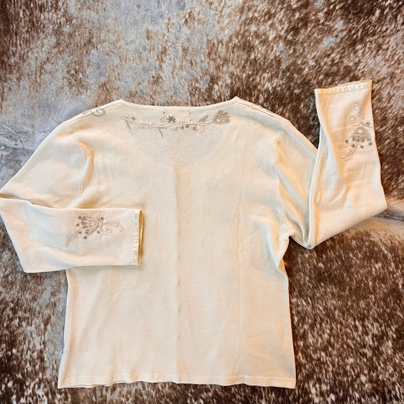 Icelandic Design Button Front Pattern Cardigan - Picture 5 of 9